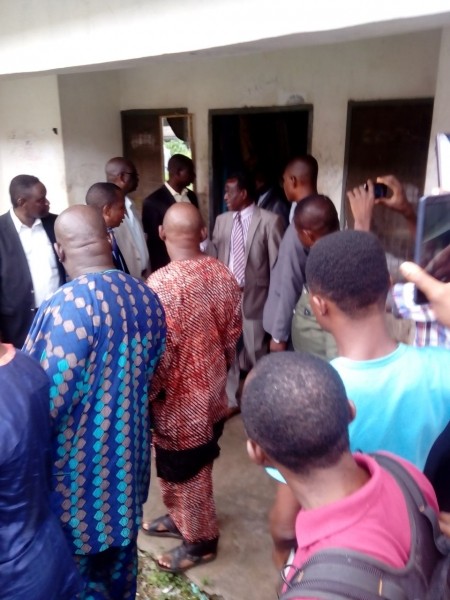 OAU Vice Chancellor Pays Visit To All Hall Of Residence For Inspection