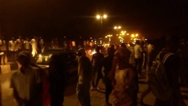 See How JAMB Applicants Are Struggling To Buy JAMB At Night