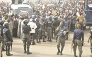 Security Agents Lock In Protesting ASUU Members In Ebonyi