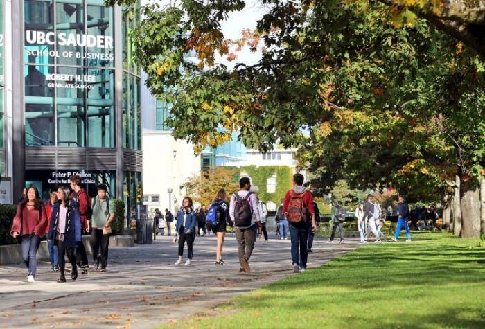 Scholarships at University of Leeds  UK   Scholarships at University of Notre Dame  USA, 2023