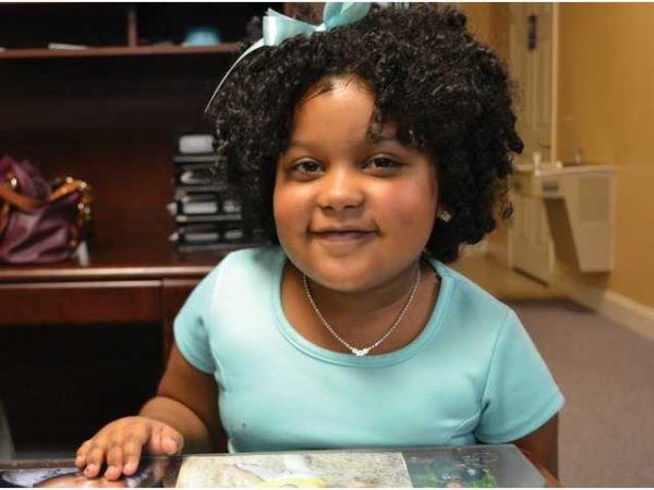 Amazing!!! 4 Years Old Girl Reads Up To 1,000 Books