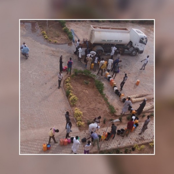 See How Students Line Up To Fetch Water At Kebbi Varsity