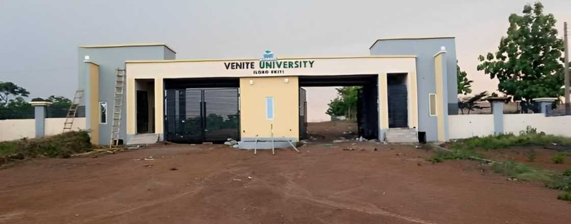 Venite University entrance