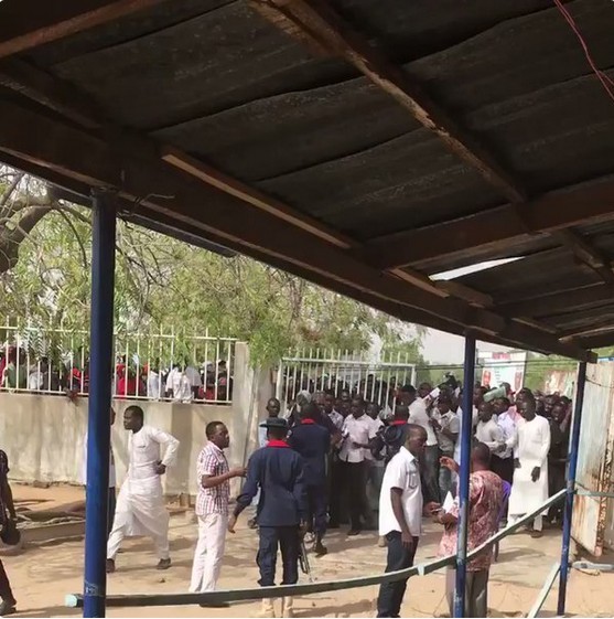 See How Candidates Struggle To Buy Jamb Forms In Maiduguri