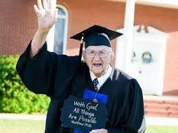 88year Old Grandfather Graduates From Collage With Straight A's