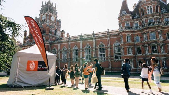 Bradley de Glehn Philosophy Scholarships 2022 at Royal Holloway, University of London