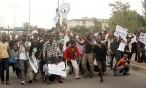 ASUU/ASUP Strikes: Locomotion  As  Protesting Students Storm Lagos Roads