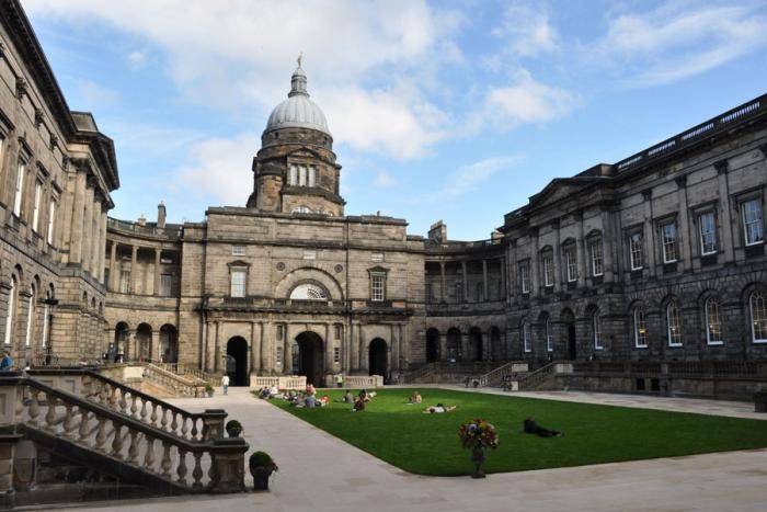 2018 David E I Pyott Surgery In Clinical Ophthalmology Scholarship At University Of Edinburgh, UK