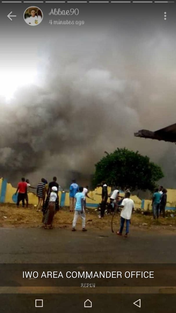 Youths in Osun state raze police station over alleged shooting of undergraduate by SARSphotos