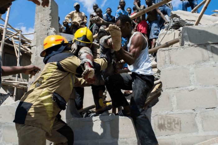 7 School Pupils and 12 Adults Rescued From Collapsed Building, Lagos