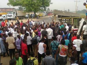 JAMB 2016 Candidates Protest Lack Of Exam Centres In Ibadan