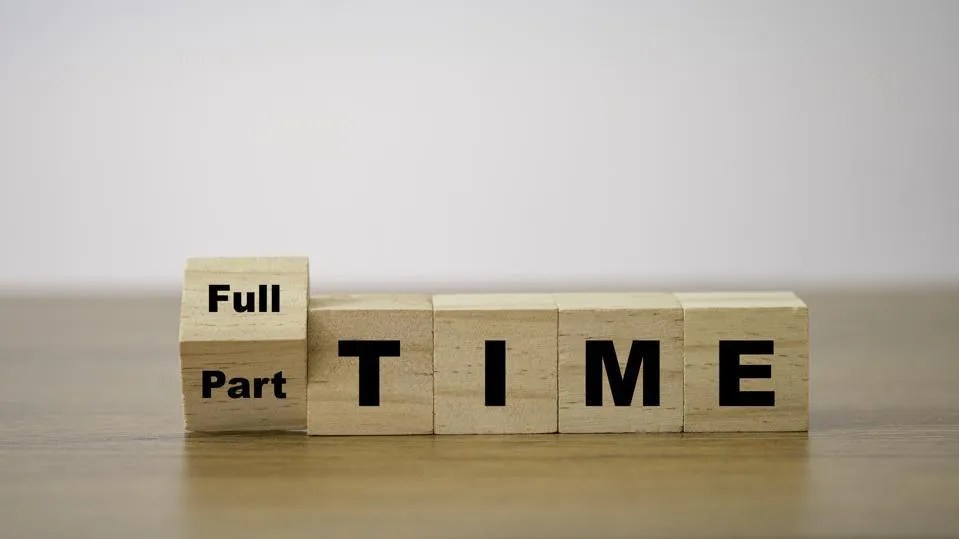 Part Time & Full Time Degree Programs: Differences, Advantages And Disadvantages