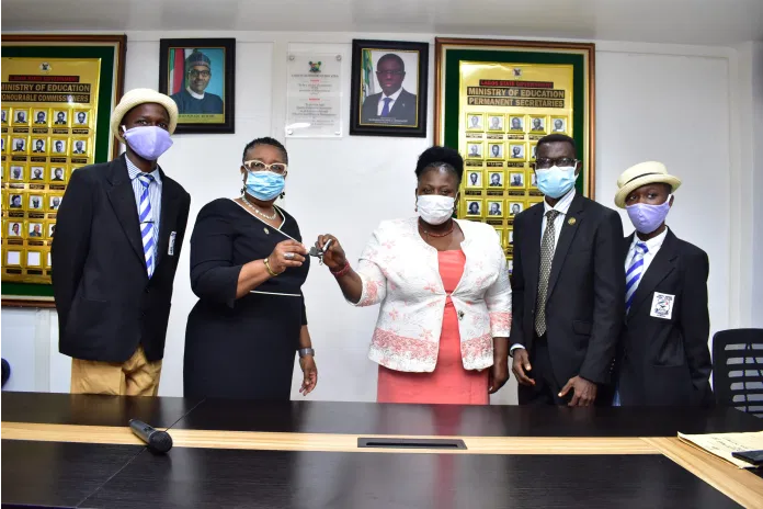 Lagos wins presidential award as overall best public school