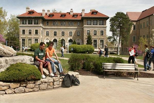 Dean’s International Scholar Awards 2021 at University of Missouri–Kansas City, USA