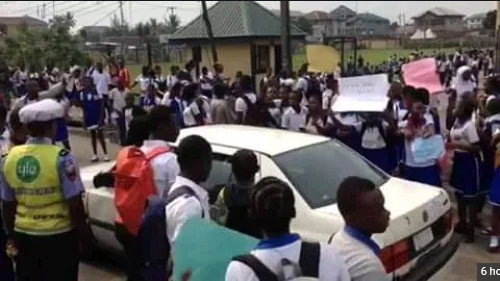 Secondary school students protest lack of teachers in Port Harcourt