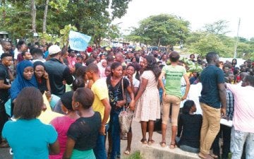 OAU Students Prevent Police from Campus