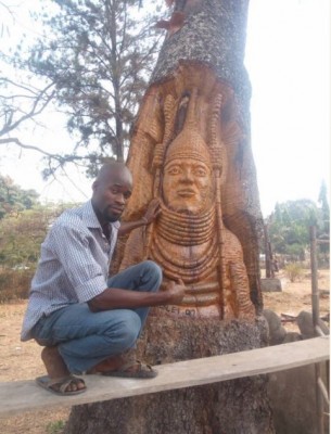 Auchi Poly Student Carves Out Face of Oba of Benin on a Tree