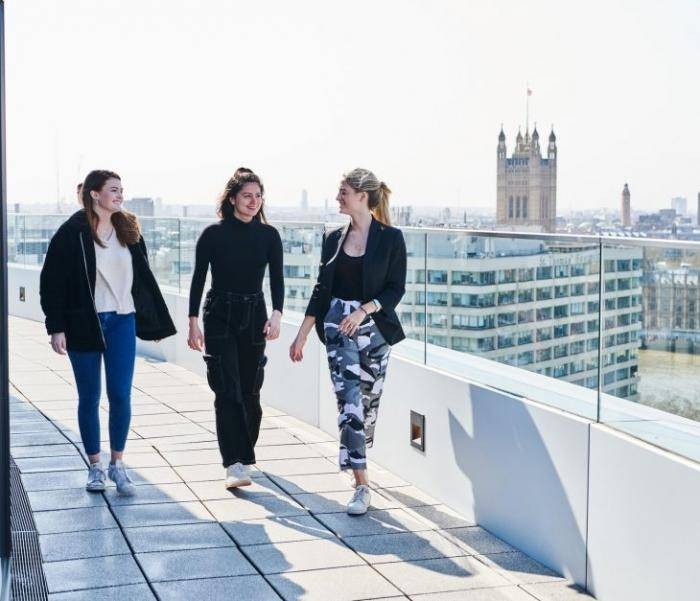 Alpha Scholarships at DLD College London – UK, 2022