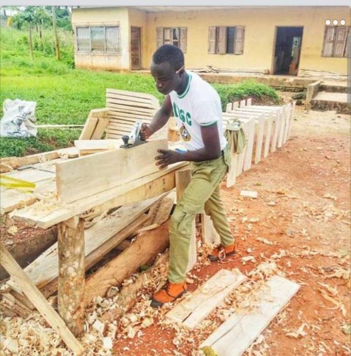 Corps Member Produces Furniture For Over 80 Pupils in Cross River State