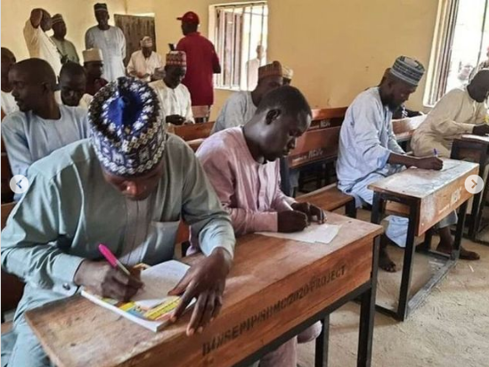 Governor Zulum visits and conducts impromptu test for teachers in Borno communities (photos)