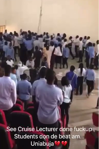 Banking and finance students beat up UNIABUJA lecturer for ending an exam (video)