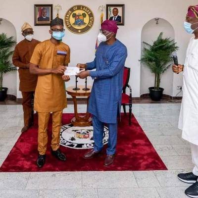 Lagos State Governor presents 5 Million Naira and Automatic Employment to LASU best graduating student