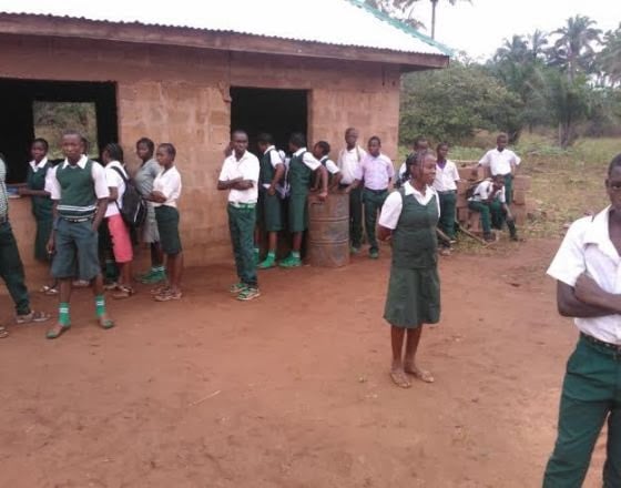 FUNAAB Students Donate Books To Varsity