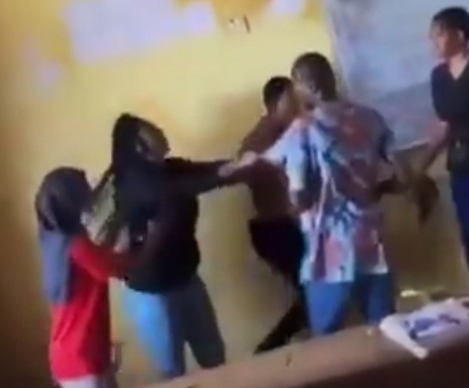 Auchi poly student fights lecturer for not allowing her to write an exam