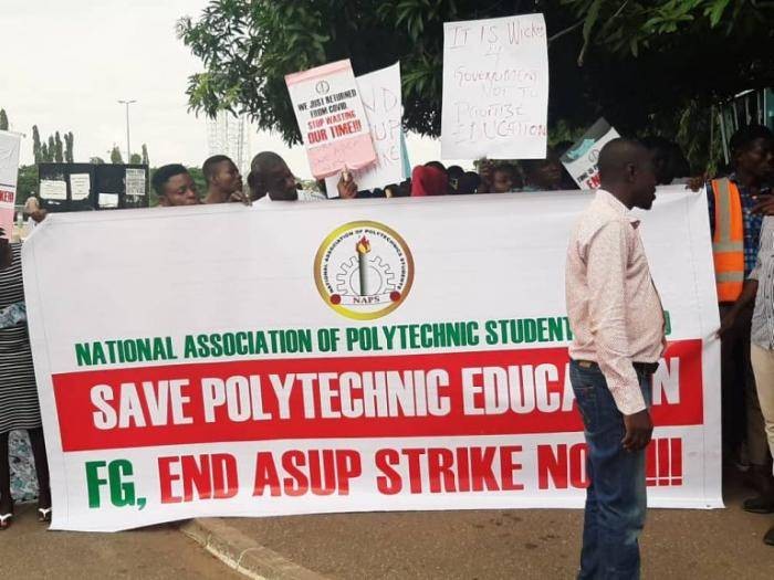 Poly students protest against ASUP strike, vow to disrupt flights