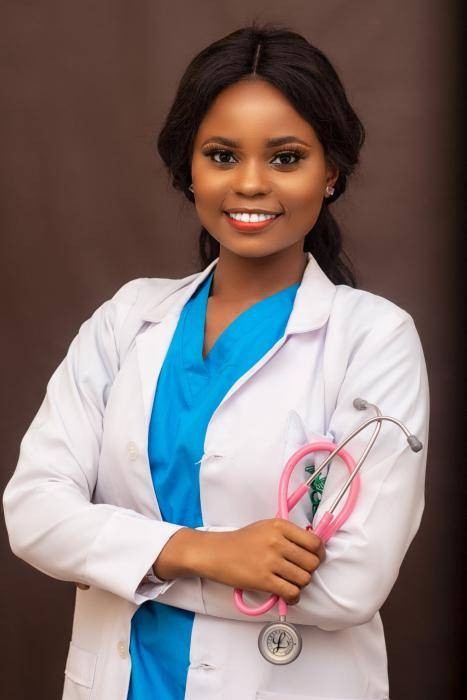 Pretty UNIZIK medical graduate celebrates as she bags 12 awards at induction